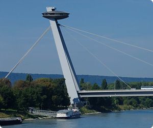 Billeje Bratislava - lej bil i Slovakiet billigt med Cartrawler