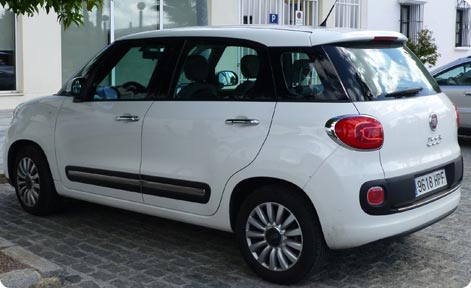 Fiat 500L car rental Italy