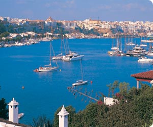 Lejebil i Mahón på Menorca - sammenlign Spanien billeje-priser på de Baleariske Øer